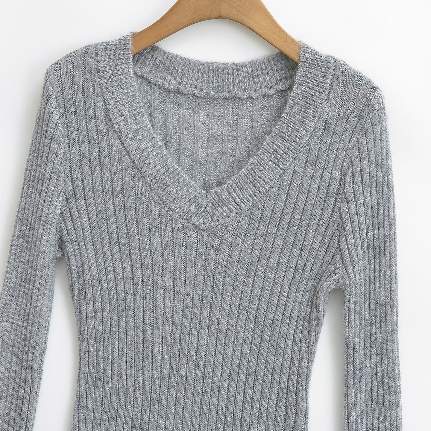 V-neck long sleeved elastic slim fit top