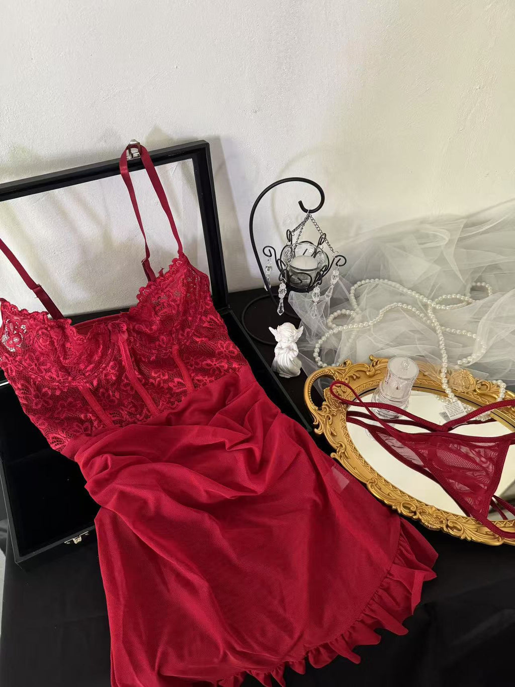Sensual Lingerie with Lace Splicing and Strap Temptation Net Underwear with Ruffle