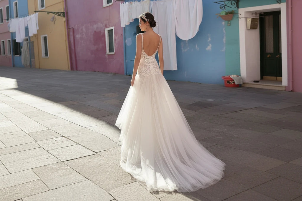 A Line Women's Wedding Dresses Pretty Appliques Lace Bride Gowns Sexy Deep V-Neck Side Split