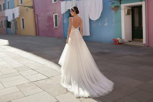 A Line Women's Wedding Dresses Pretty Appliques Lace Bride Gowns Sexy Deep V-Neck Side Split