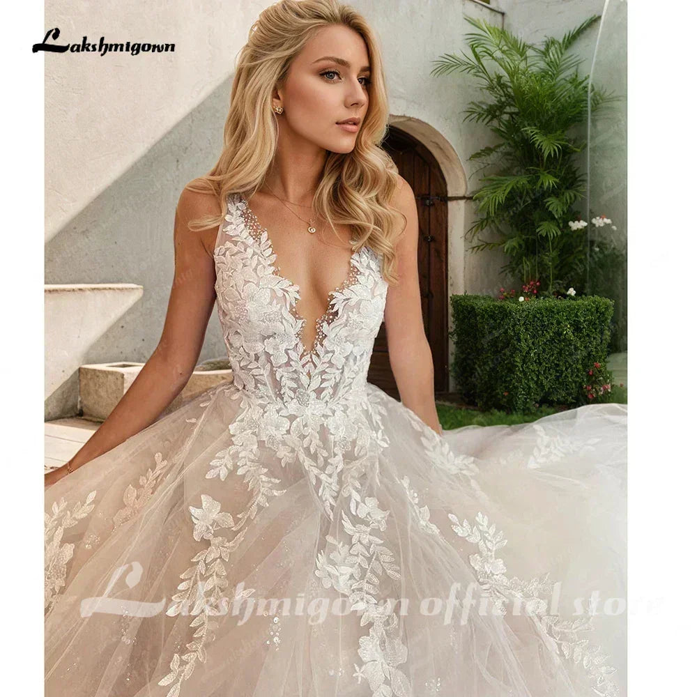 Sexy A-Line Backless Wedding Dress Customized Lace Applique Beaded Off White Tulle Wedding Gowns Long Bridal Dress