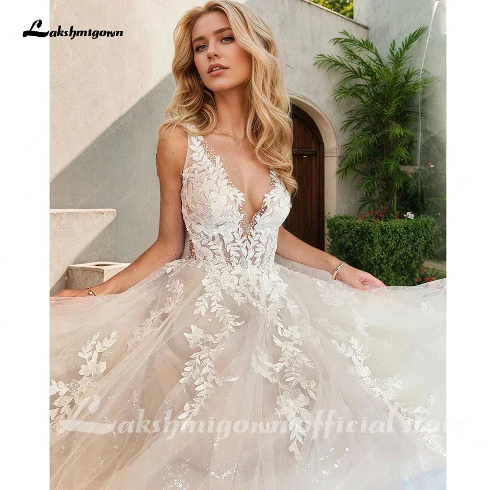 Sexy A-Line Backless Wedding Dress Customized Lace Applique Beaded Off White Tulle Wedding Gowns Long Bridal Dress